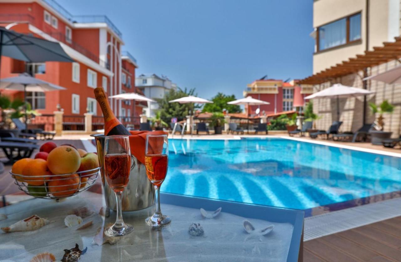 Vip Club Dolphin Coast Aparthotel Sunny Beach Buitenkant foto